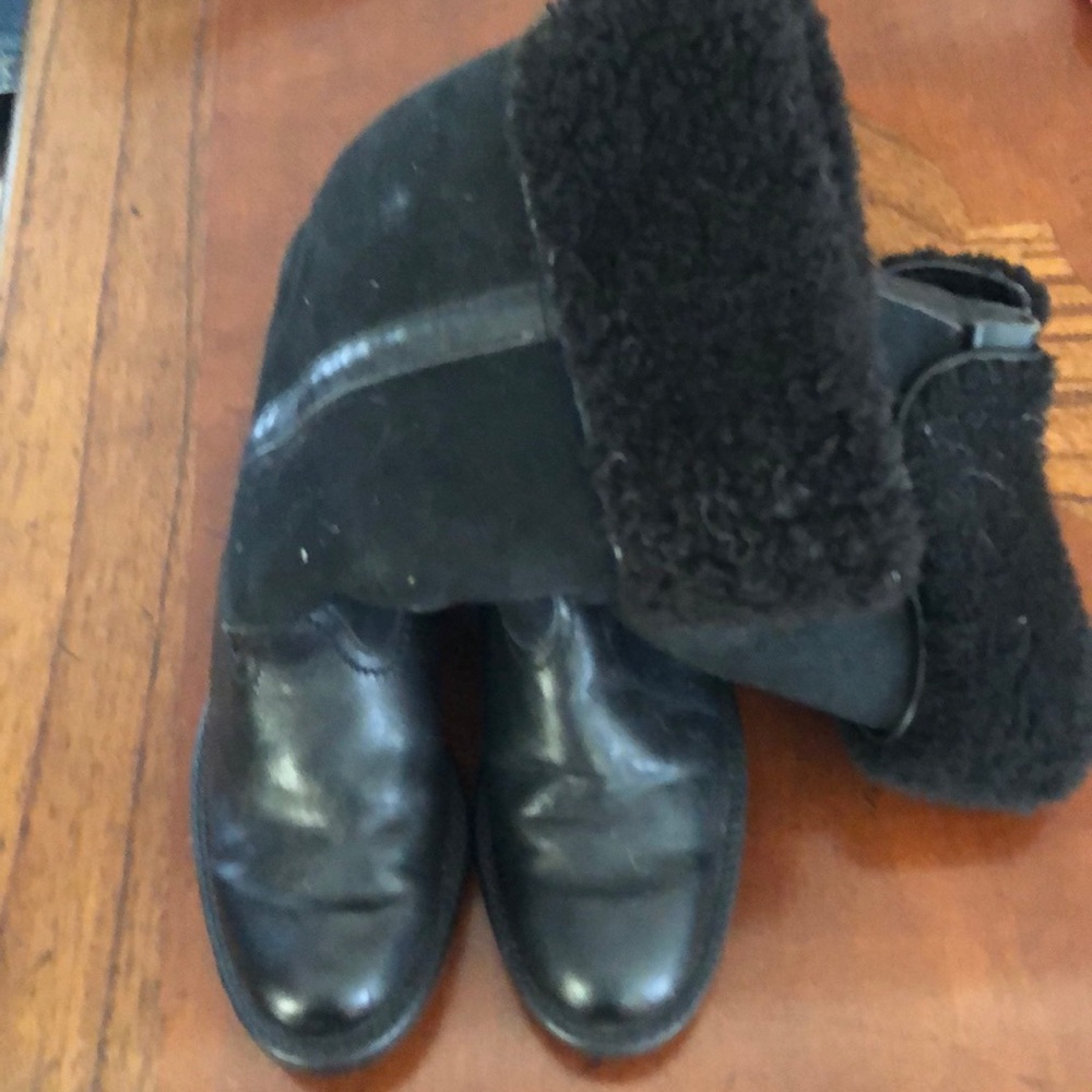 Draper sheepskin boots-never worn!